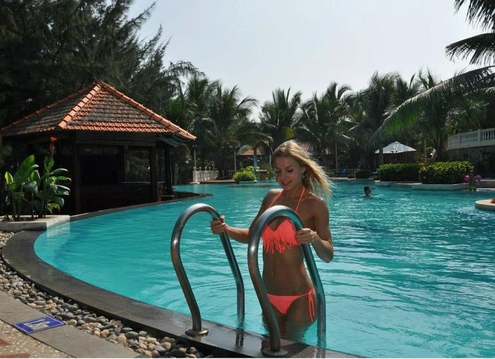 Вгадайте професію цієї крихітної дівчини (20 фото) – фото 7