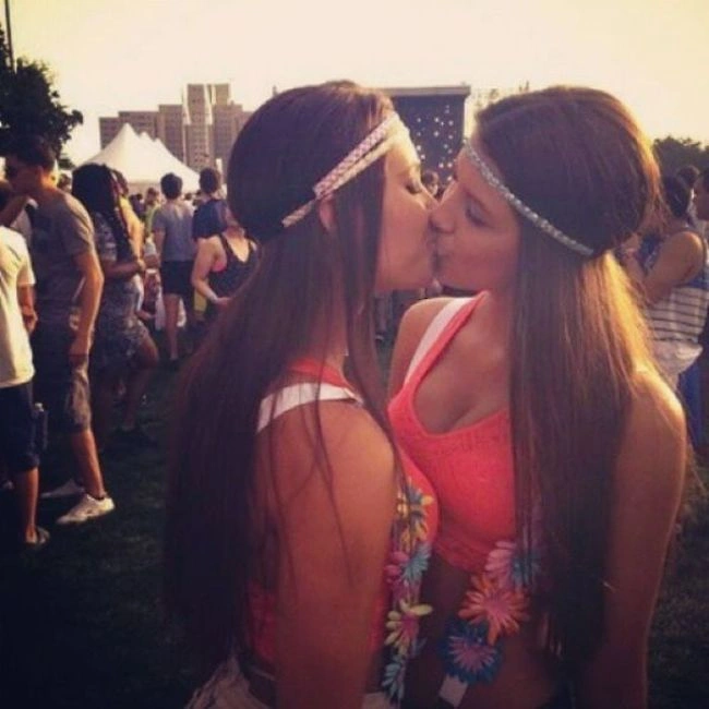 Дівчата з музичного фестивалю (35 фото) – фото 1