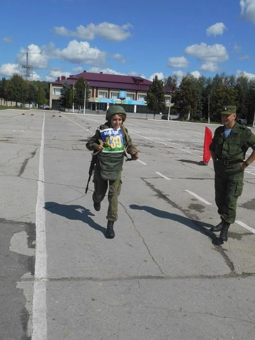 Загадка дня: вгадайте професію цієї дівчини (42 фото) – фото 6