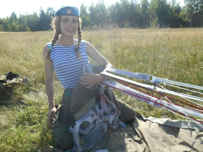 Загадка дня: вгадайте професію цієї дівчини (42 фото) – фото 7