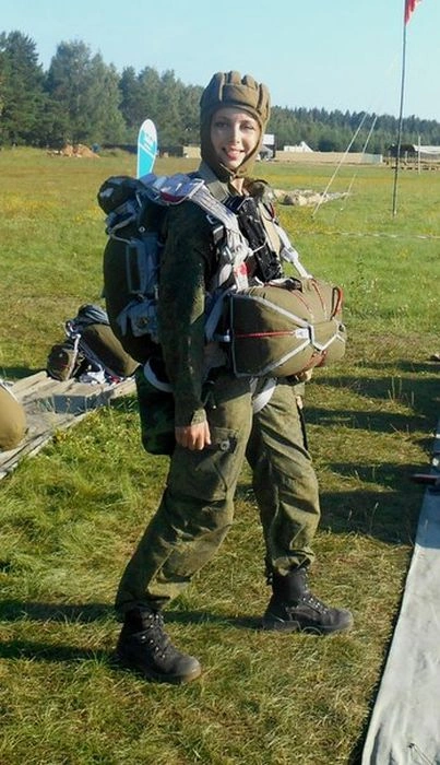 Загадка дня: вгадайте професію цієї дівчини (42 фото) – фото 9