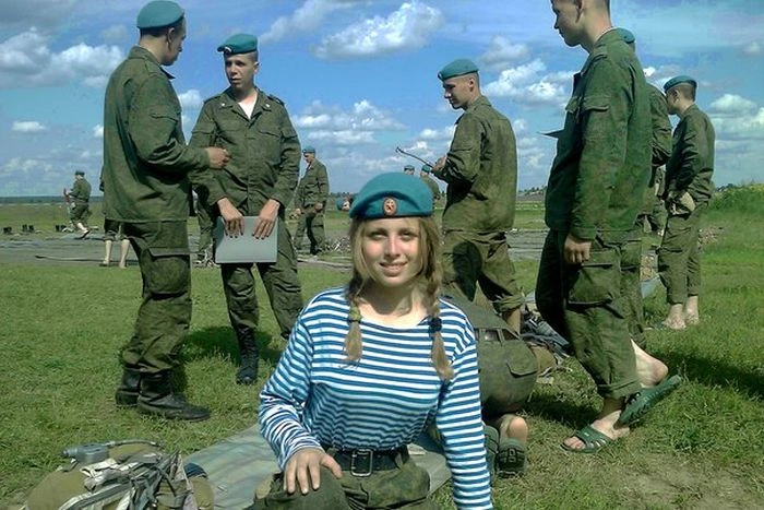 Загадка дня: вгадайте професію цієї дівчини (42 фото) – фото 14