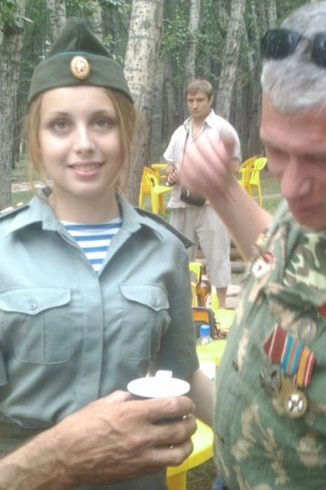 Загадка дня: вгадайте професію цієї дівчини (42 фото) – фото 22