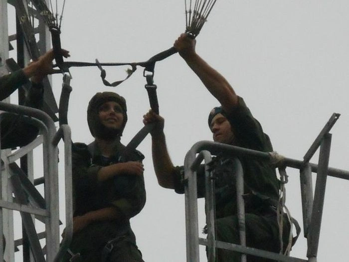 Загадка дня: вгадайте професію цієї дівчини (42 фото) – фото 23