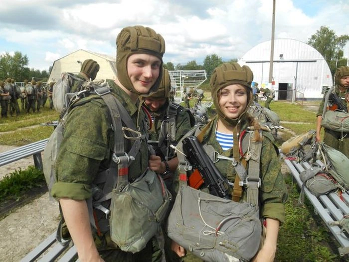 Загадка дня: вгадайте професію цієї дівчини (42 фото) – фото 27