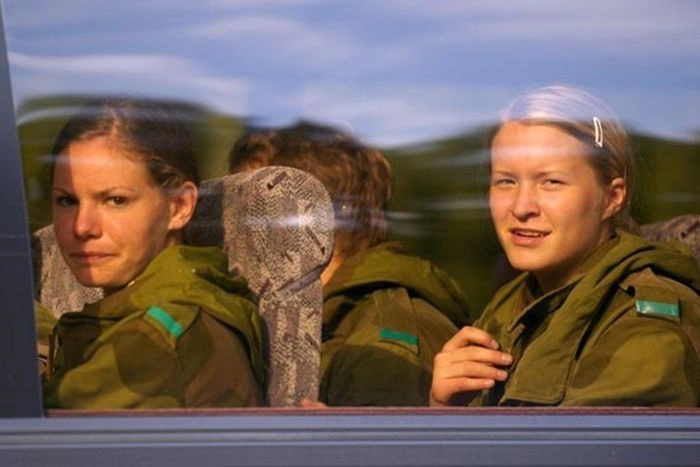 Норвезькі дівчата на службі в армії (45 фото) – фото 4