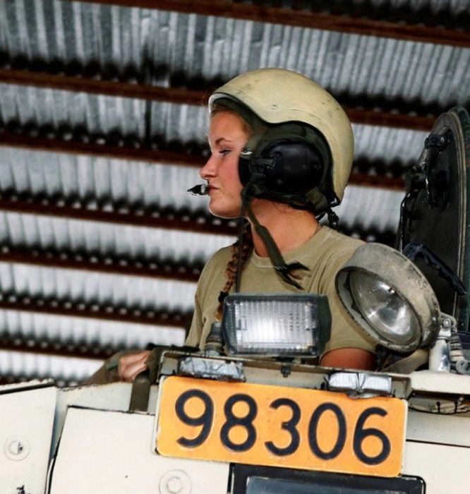 Норвезькі дівчата на службі в армії (45 фото) – фото 22