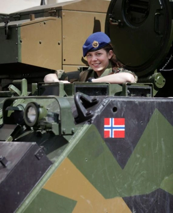 Норвезькі дівчата на службі в армії (45 фото) – фото 31