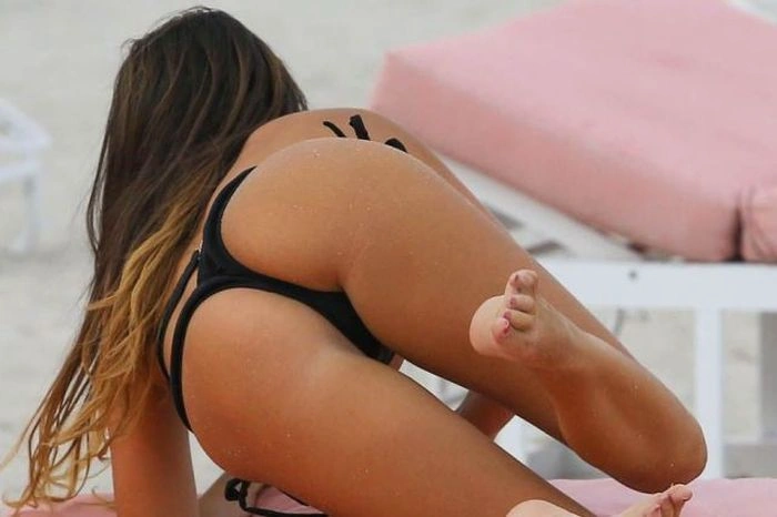 Спокусливі сідниці струнких дівчат (64 фото) – фото 15