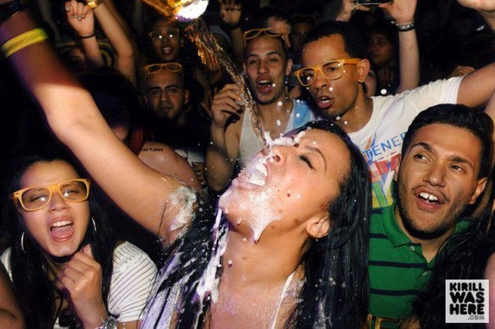 Дівчата і шампанське (35 фото) – фото 17