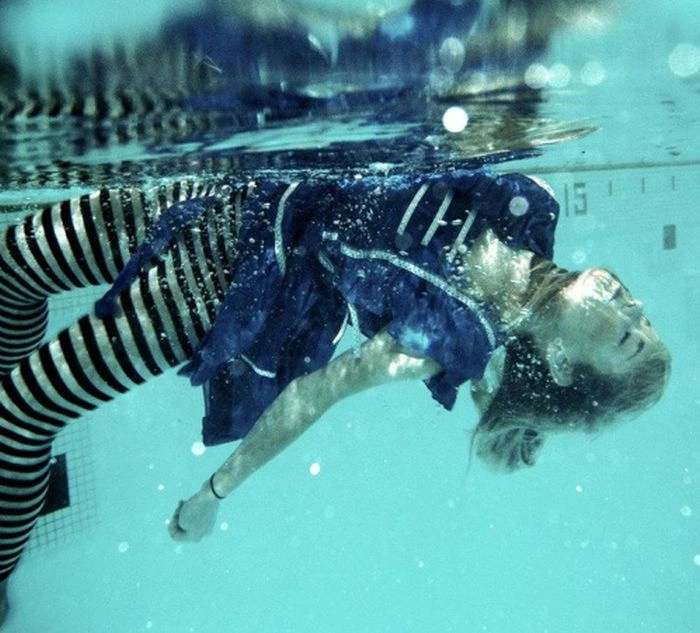 Оригінальні знімки дівчат під водою (55 фото) – фото 17