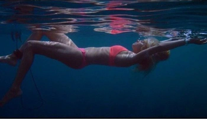Оригінальні знімки дівчат під водою (55 фото) – фото 41