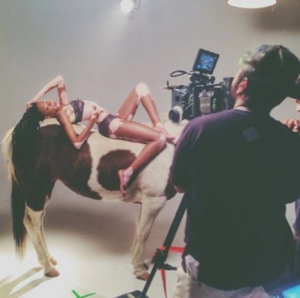 Вінні Харлоу - незвичайна модель з Канади (30 фото) – фото 10