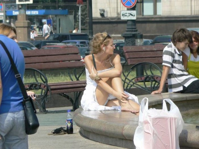 Сексуальні дівчата на вулицях міста (48 фото) – фото 43