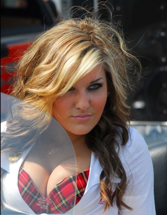 Привабливі дівчата-офіціантки в пабі (40 фото) – фото 1