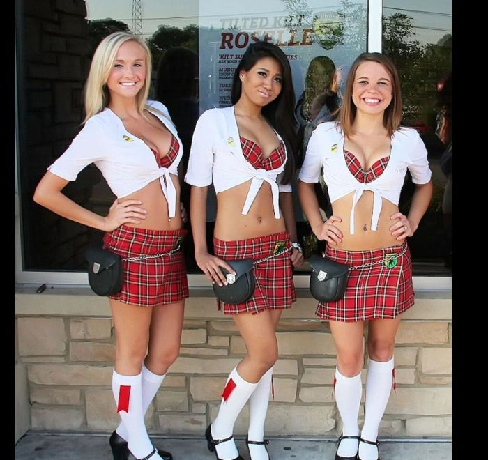 Привабливі дівчата-офіціантки в пабі (40 фото) – фото 28