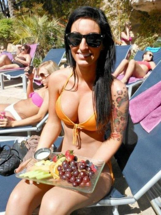 Гарні дівчата в бікіні (63 фото) – фото 14