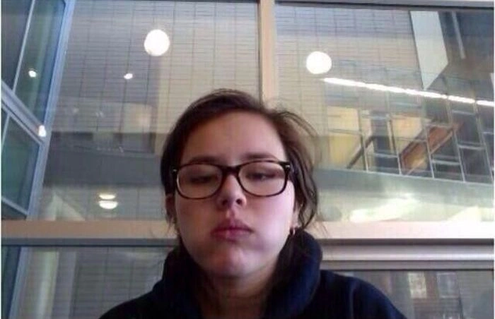 Дівчина в коледжі та вдома (2 фото) – фото 1