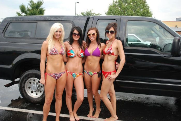 Мийка автомобілів та привабливі робітниці в бікіні (69 фото) – фото 4