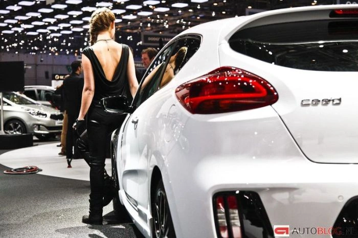 Велика підбірка дівчат з Женевського автосалону (130 фото) – фото 2
