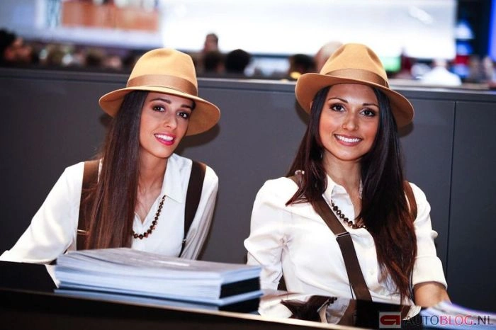 Велика підбірка дівчат з Женевського автосалону (130 фото) – фото 8