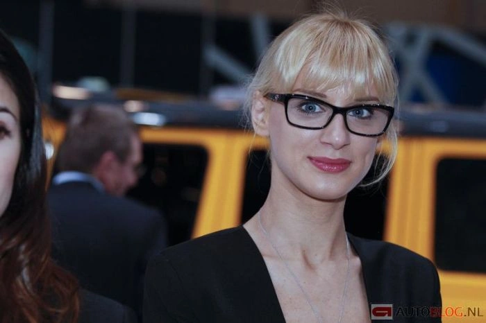 Велика підбірка дівчат з Женевського автосалону (130 фото) – фото 13