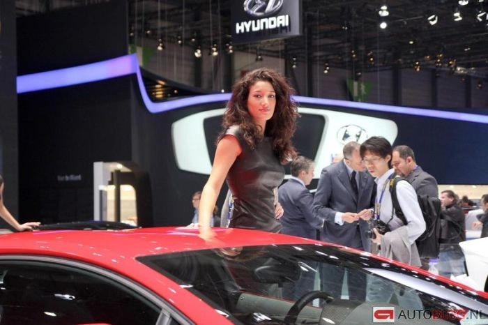 Велика підбірка дівчат з Женевського автосалону (130 фото) – фото 16