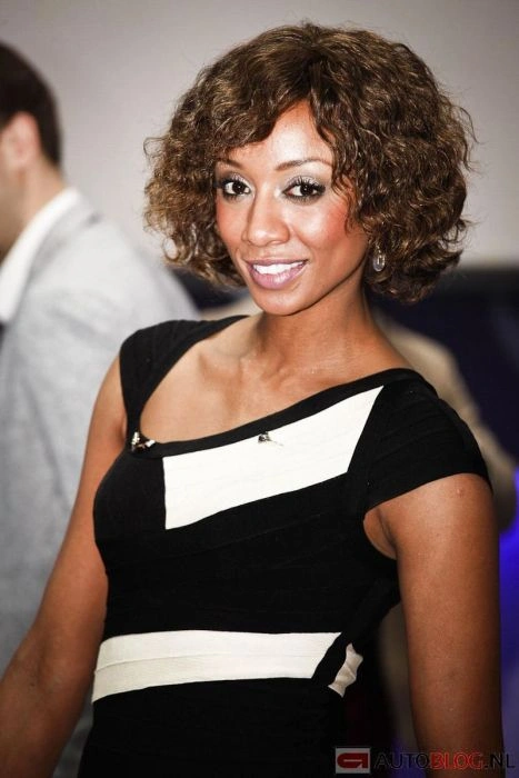 Велика підбірка дівчат з Женевського автосалону (130 фото) – фото 53