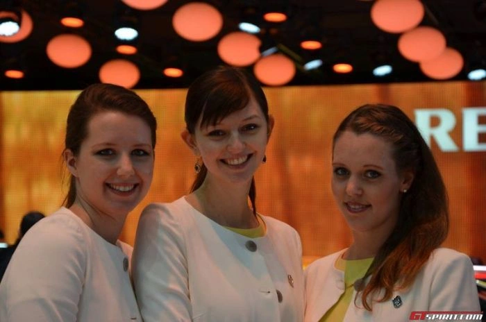 Дівчата Женевського автосалону (37 фото) – фото 14