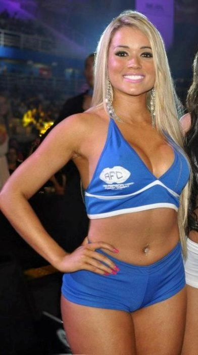 Аріана Стенхоф - модель з незвичайними формами (92 фото) – фото 41