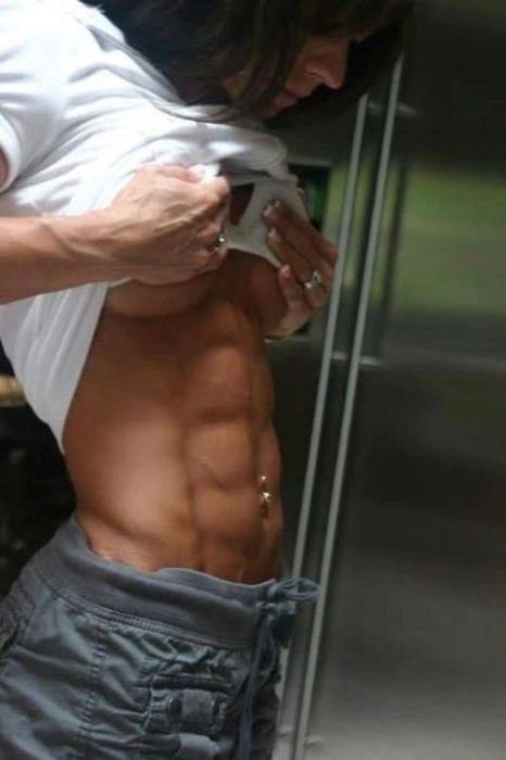 Спортивні дівчата з кубиками на животі (45 фото) – фото 2