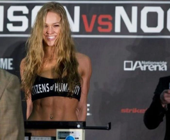 Спортивні дівчата з кубиками на животі (45 фото) – фото 5