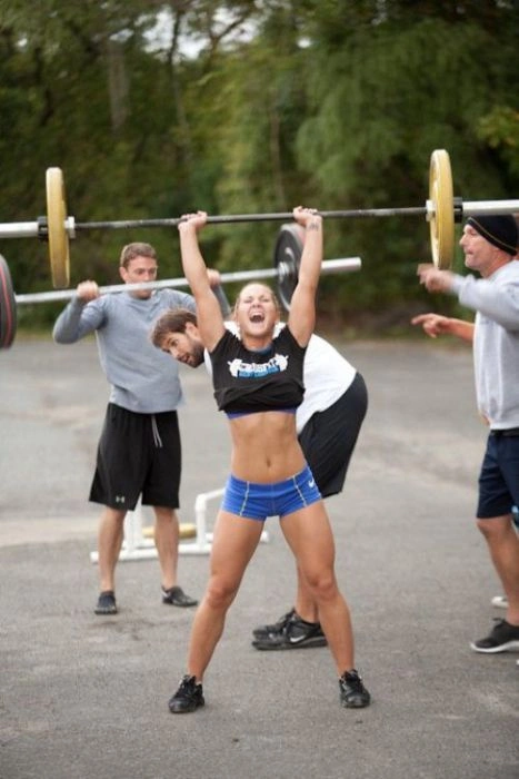 Спортивні дівчата з кубиками на животі (45 фото) – фото 35