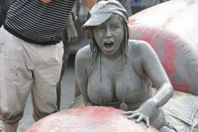 Дівчата в бруді (35 фото) – фото 27