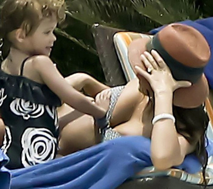 Малюки люблять миленьких дівчаток (25 фото) – фото 9