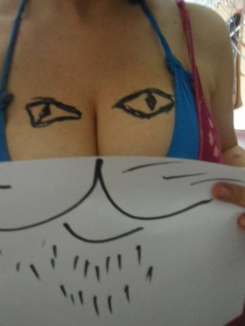 Дівчина з великими грудьми розважається сама по собі (6 фото) – фото 6