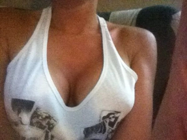 Дівчата, які не люблять носити бюстгальтери (38 фото) – фото 4