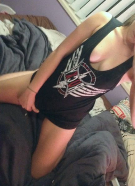 Дівчата, які не люблять носити бюстгальтери (38 фото) – фото 12