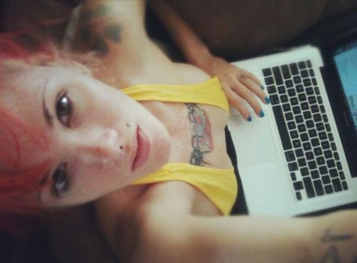 Дівчата, які не люблять носити бюстгальтери (38 фото) – фото 13