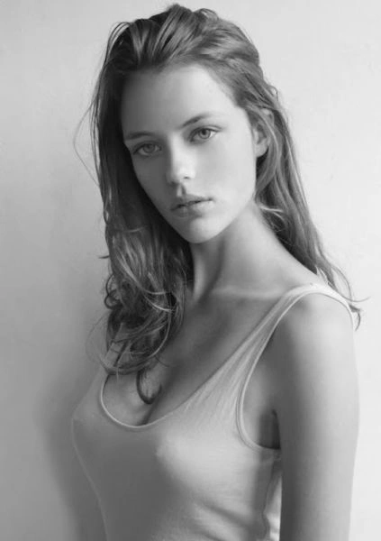 Дівчата, які не люблять носити бюстгальтери (38 фото) – фото 26