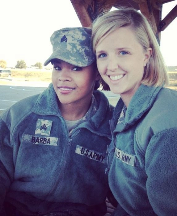 Дами в військовій формі (44 фото) – фото 1