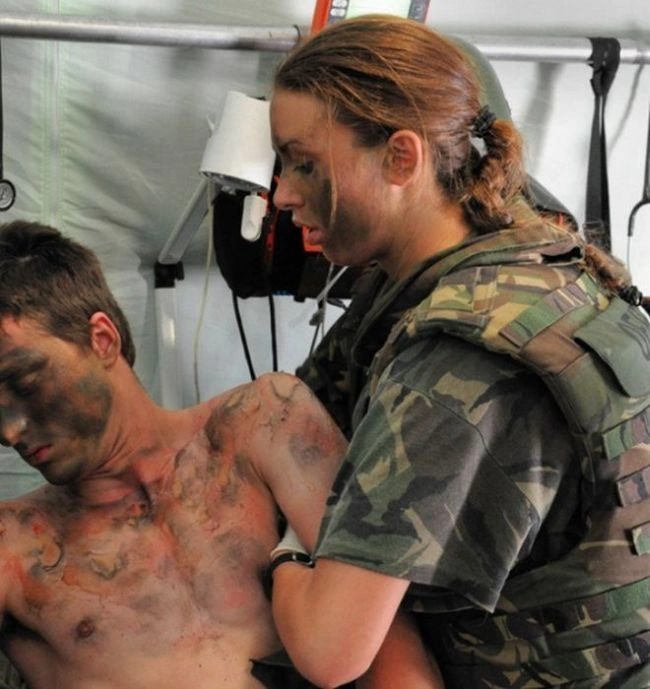 Дами в військовій формі (44 фото) – фото 2