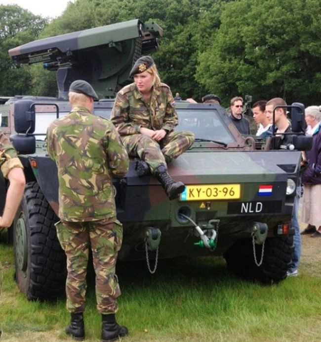 Дами в військовій формі (44 фото) – фото 8