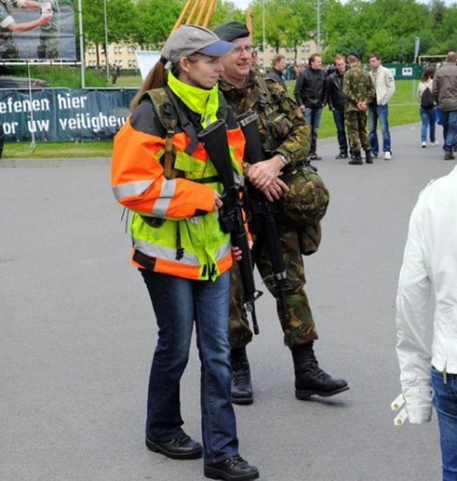 Дами в військовій формі (44 фото) – фото 10