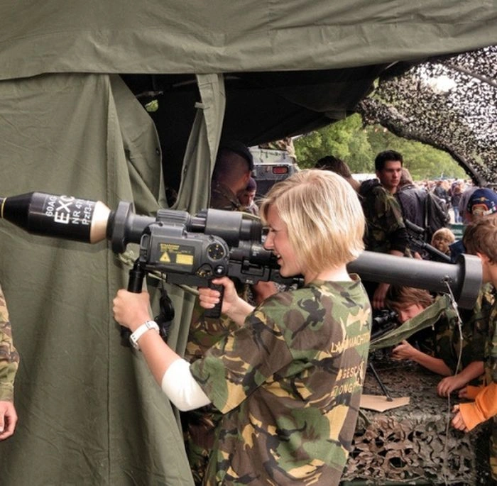 Дами в військовій формі (44 фото) – фото 11