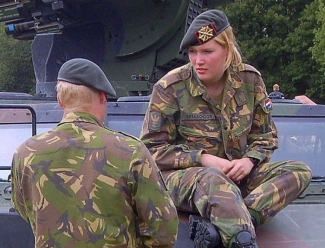 Дами в військовій формі (44 фото) – фото 14