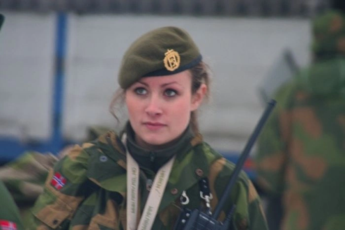 Дами в військовій формі (44 фото) – фото 33