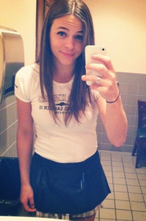 Гарні дівчата перед дзеркалом (45 фото) – фото 16