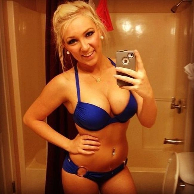 Привабливі дівчата з великим бюстом (45 фото) – фото 22