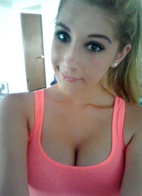 Привабливі дівчата з великим бюстом (45 фото) – фото 41
